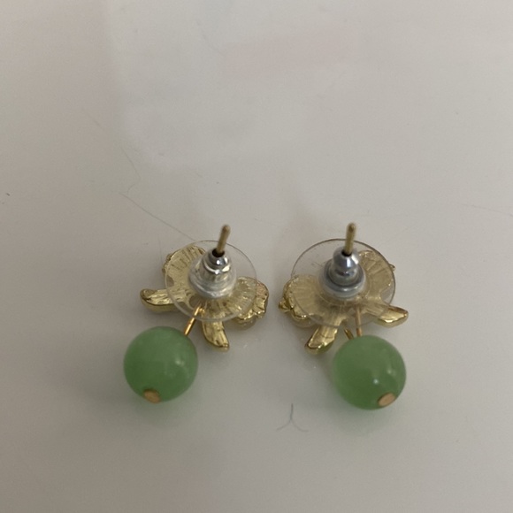BUTTERFLY BOW MINI PEARLS AND GREEN JADE DROP SMALL JAPANESE EARRINGS - Picture 5 of 5